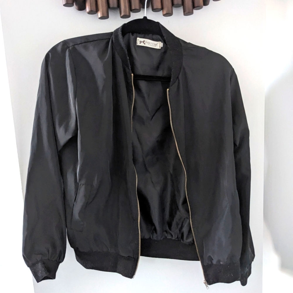 Black lightweight women's bomber jacket